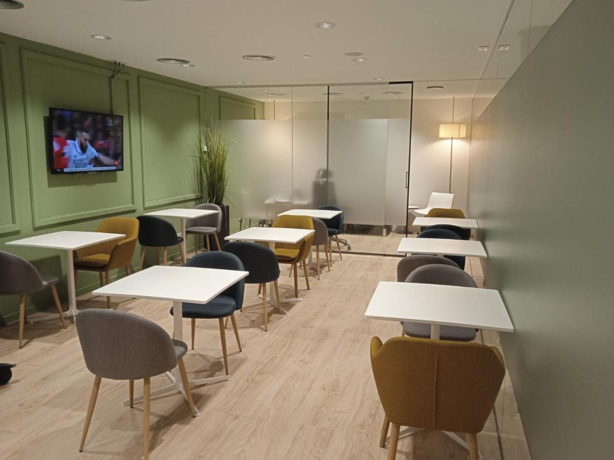 Hellosky Air Rooms Madrid Eksteriør billede